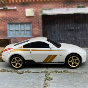 Loose Matchbox - 2003 Nissan 350Z - White and Gold