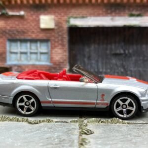 Loose Matchbox - 2007 Ford Mustang Shelby GT500 Convertible - Silver and Red
