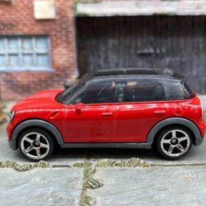 Matchbox 2011 Mini Cooper Countryman - Red